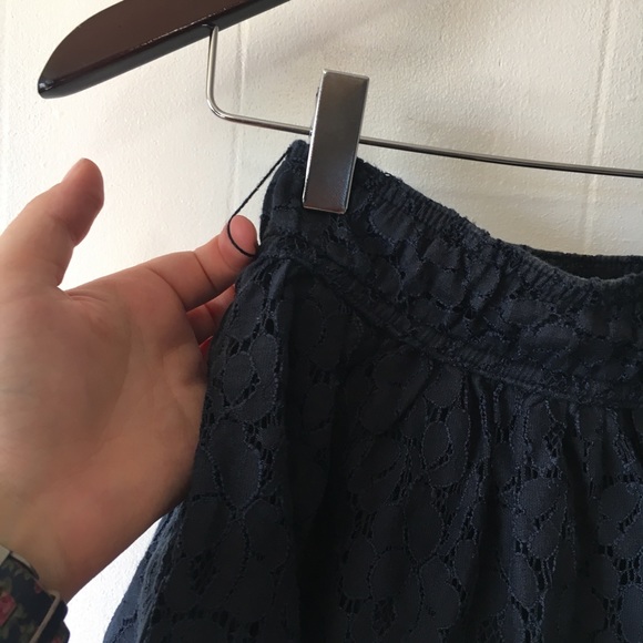 • SOLD // a&f basic navy flirty mini skirt • - Picture 4 of 7